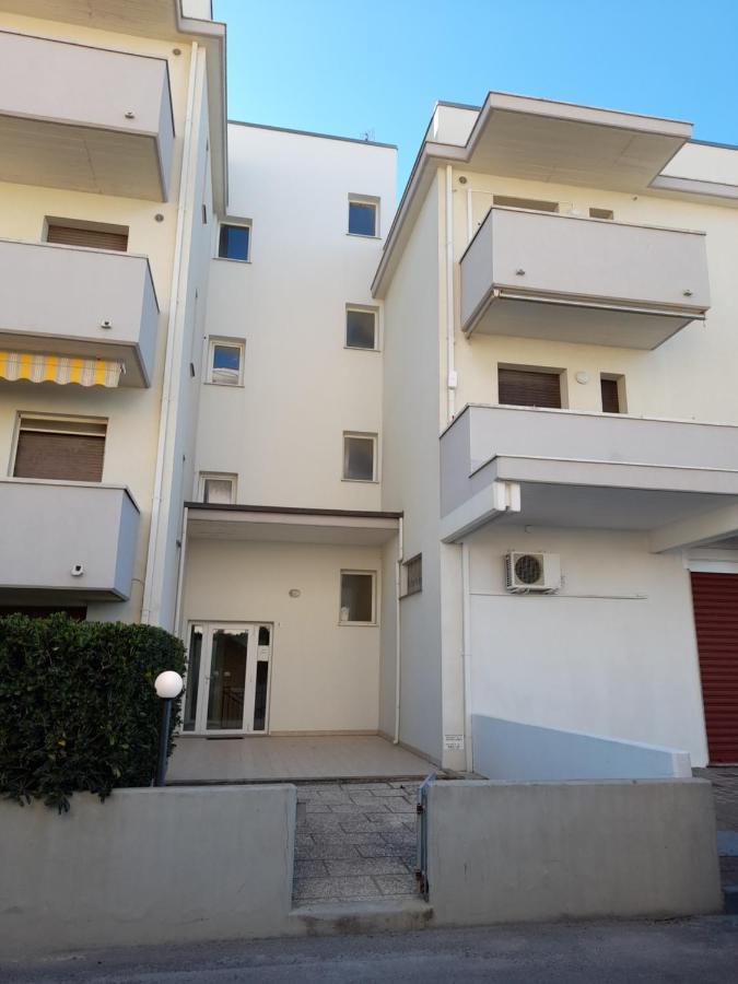 ريميني Appartamento Vista Mare Viserbella, Vicissimo Alla Fiera المظهر الخارجي الصورة