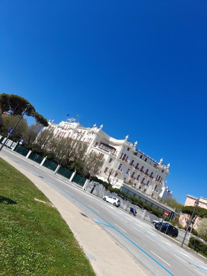 ريميني Appartamento Vista Mare Viserbella, Vicissimo Alla Fiera المظهر الخارجي الصورة