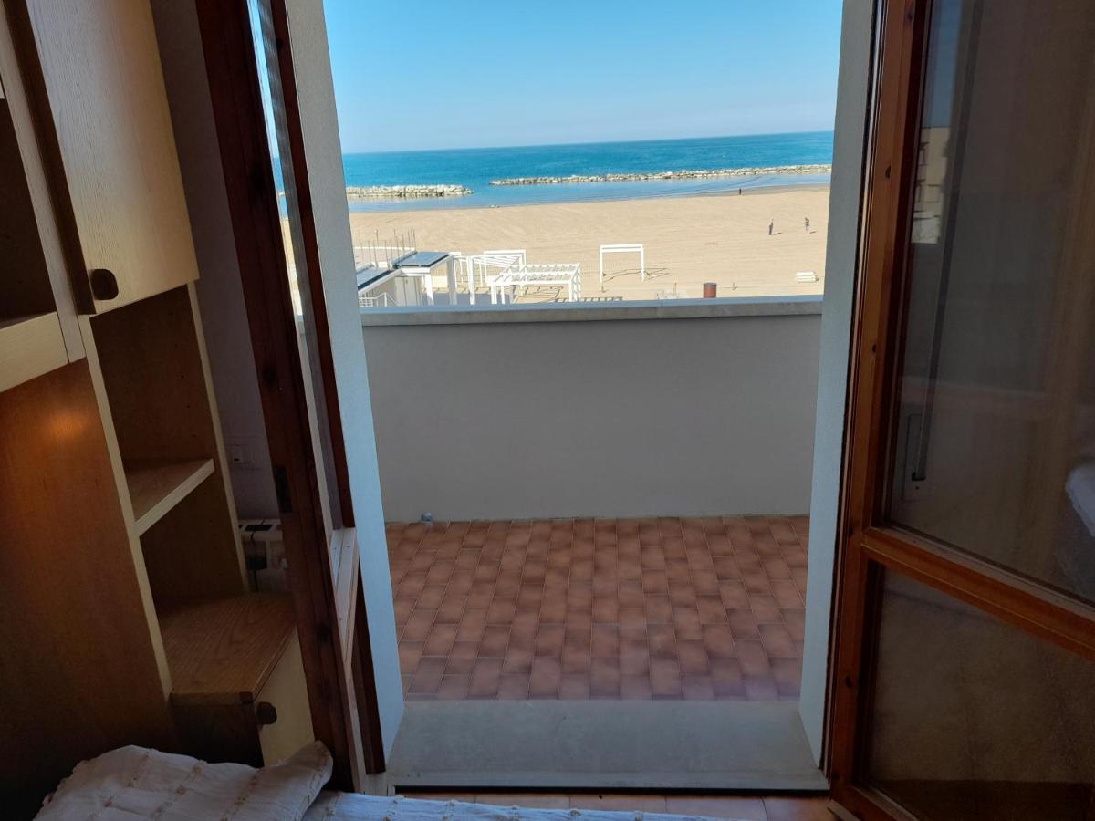 ريميني Appartamento Vista Mare Viserbella, Vicissimo Alla Fiera المظهر الخارجي الصورة