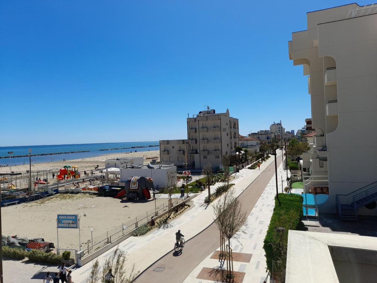 ريميني Appartamento Vista Mare Viserbella, Vicissimo Alla Fiera المظهر الخارجي الصورة