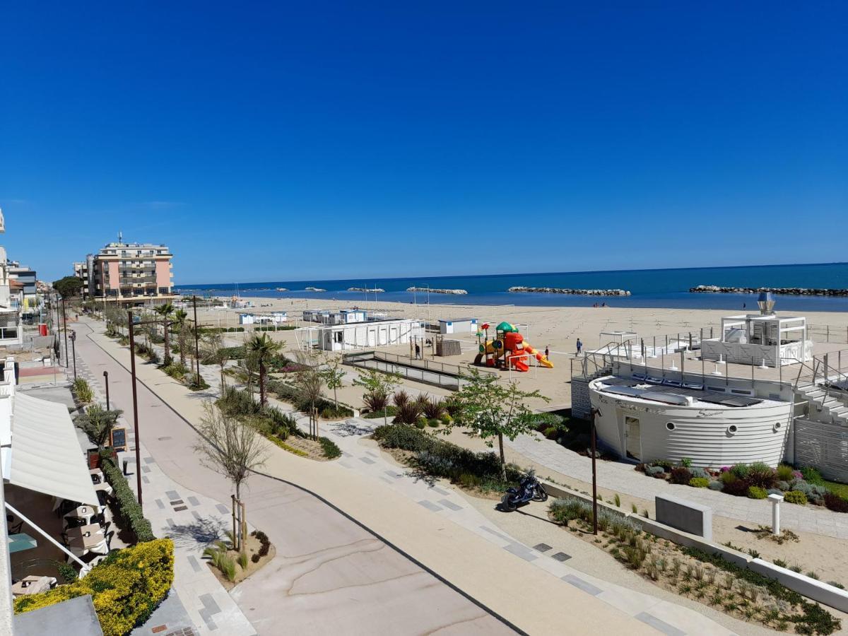 ريميني Appartamento Vista Mare Viserbella, Vicissimo Alla Fiera المظهر الخارجي الصورة